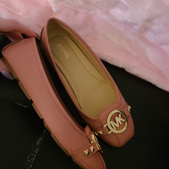 Pink Flats - Picture 4 of 8